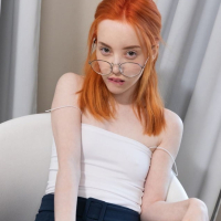 Lottie Magne spreads her legs