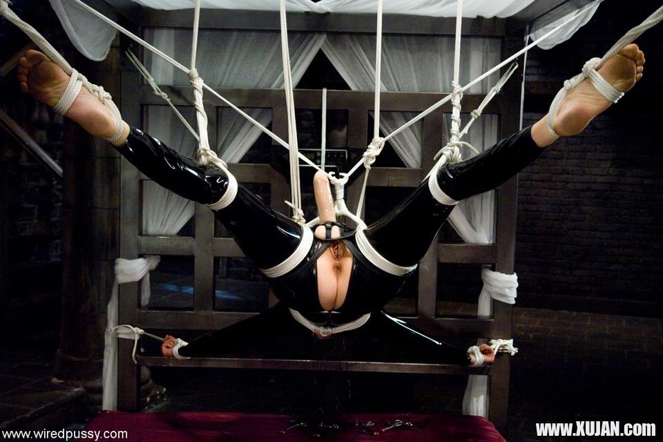 Sandra Romain and a Slut have them some kinky Fun - Photo #750727