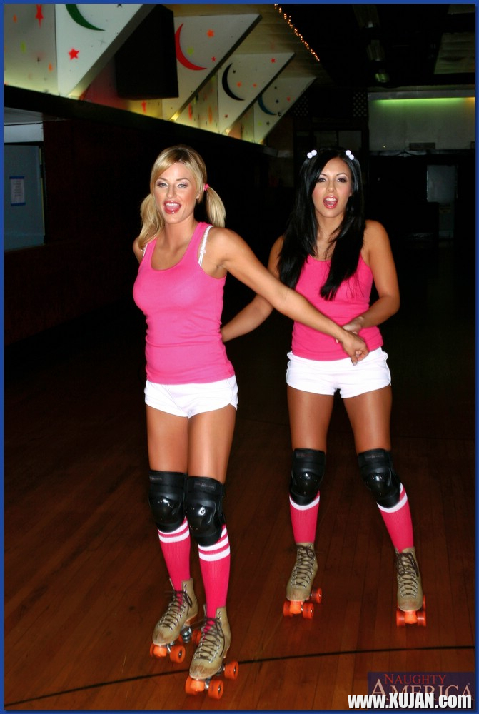 Brooke Belle and Lorena Sanchez stripping from shorts and tank tops - Photo #751773