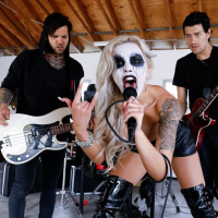 Filthy heavy metal fan Nina Elle serving few big throbbing dongs