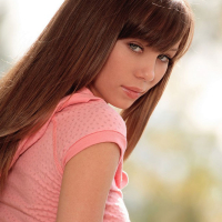 Alexis Capri takes down her panties