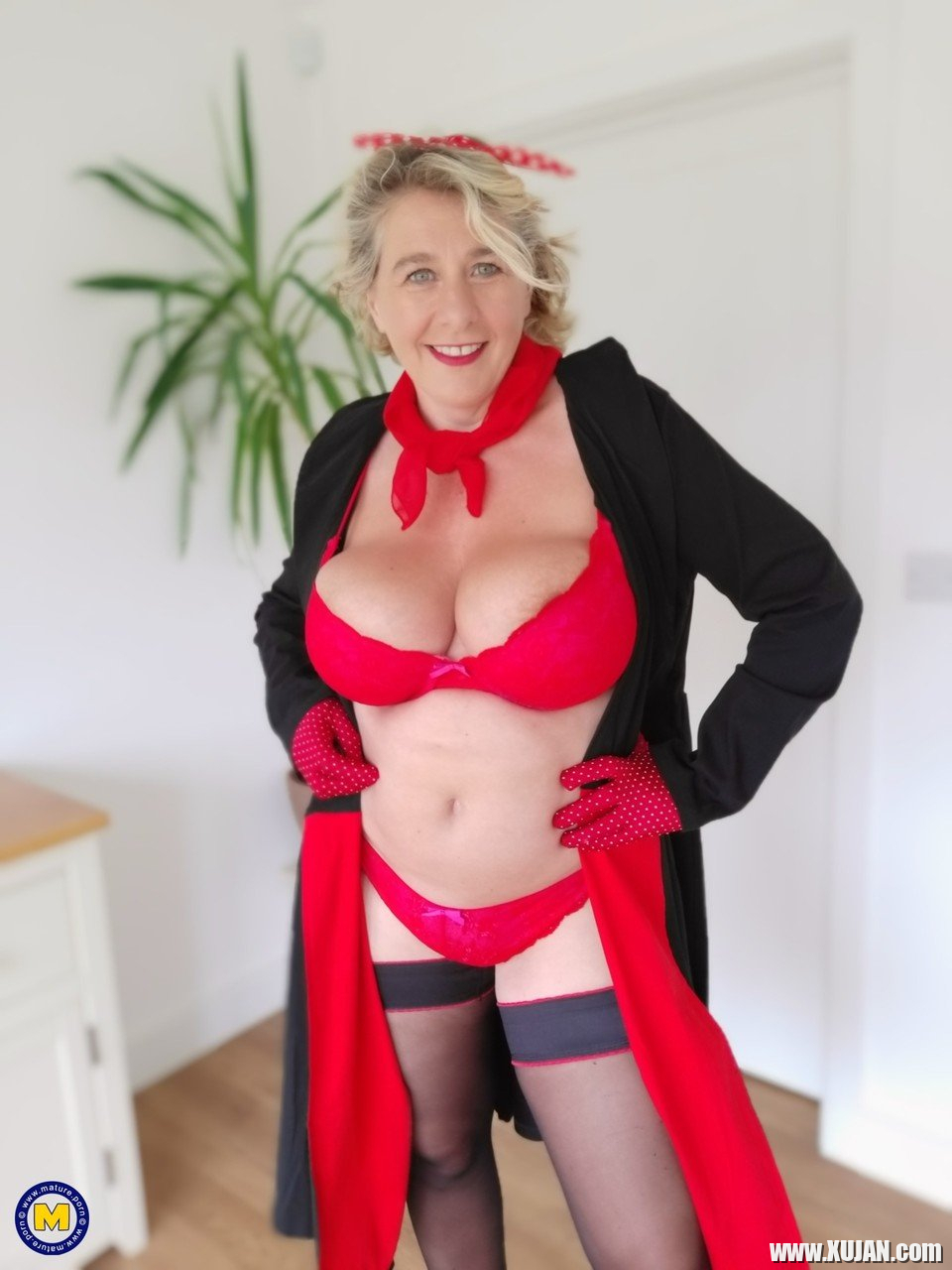 Busty Camilla Creampie showing off her red undies - Photo #755152