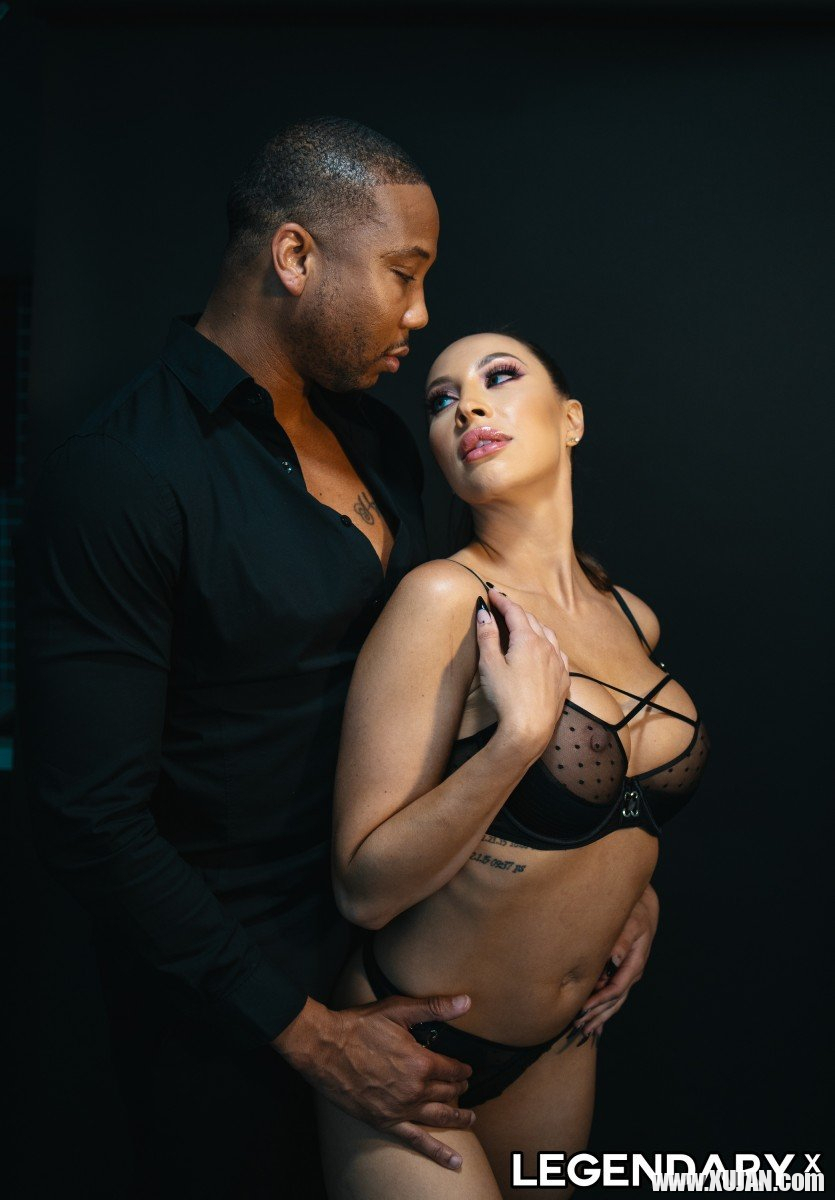 Curvy milf beauty Melissa Stratton gets banged the hard way by black dude - Photo #758348