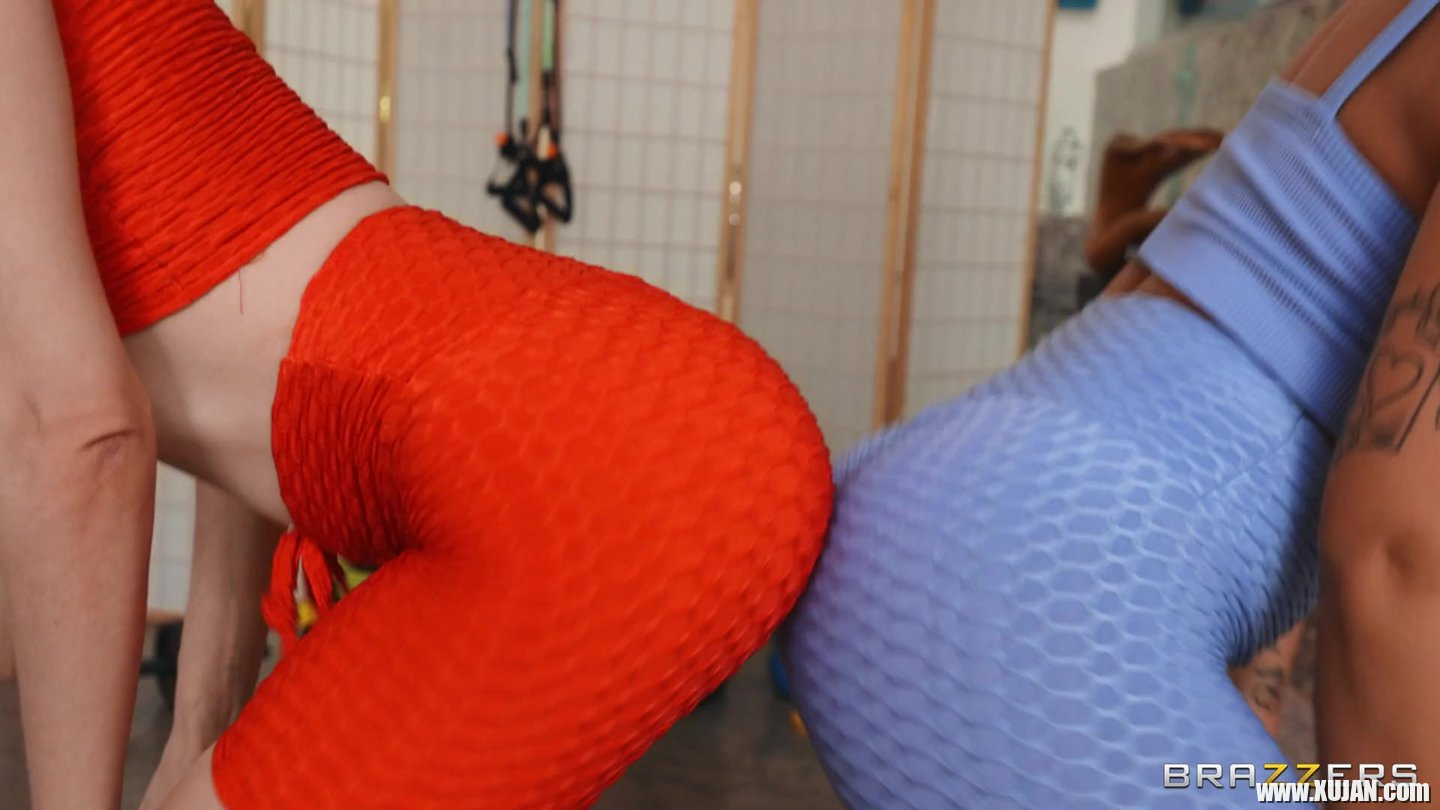 Lusty girls April Olsen and Erin Everheart having anal workout session - Photo #763556