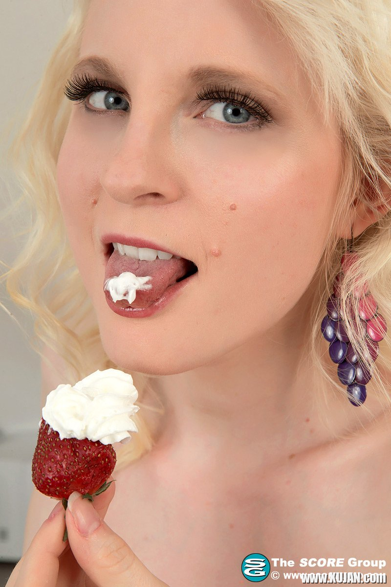 Casey Deluxe covers big Boobs with whipped Cream - Photo #764996