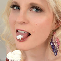 Casey Deluxe covers big Boobs with whipped Cream