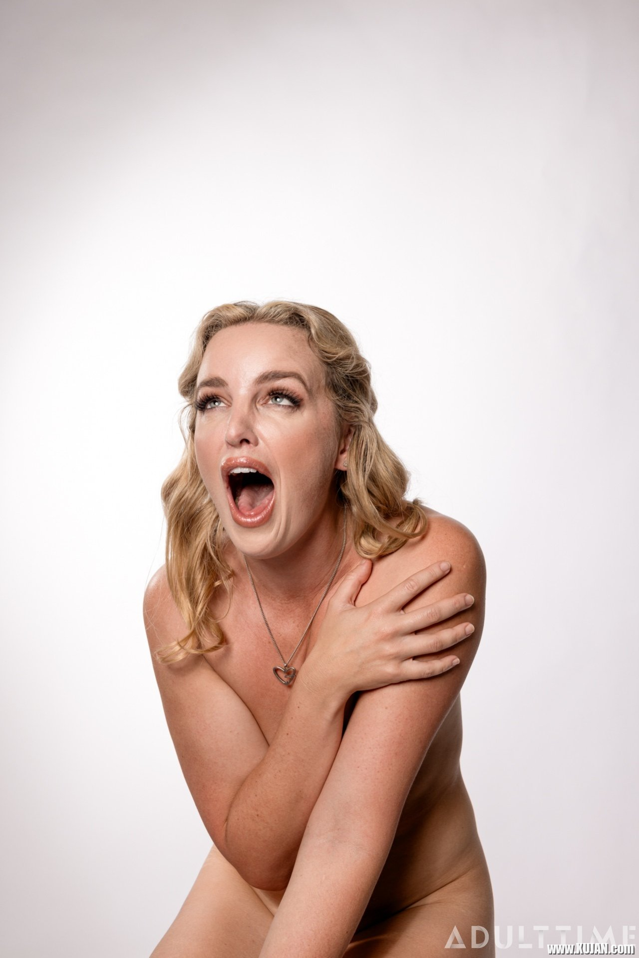 Playful blondie Charlie Forde moans from delight while rubbing cunt - Photo #768786