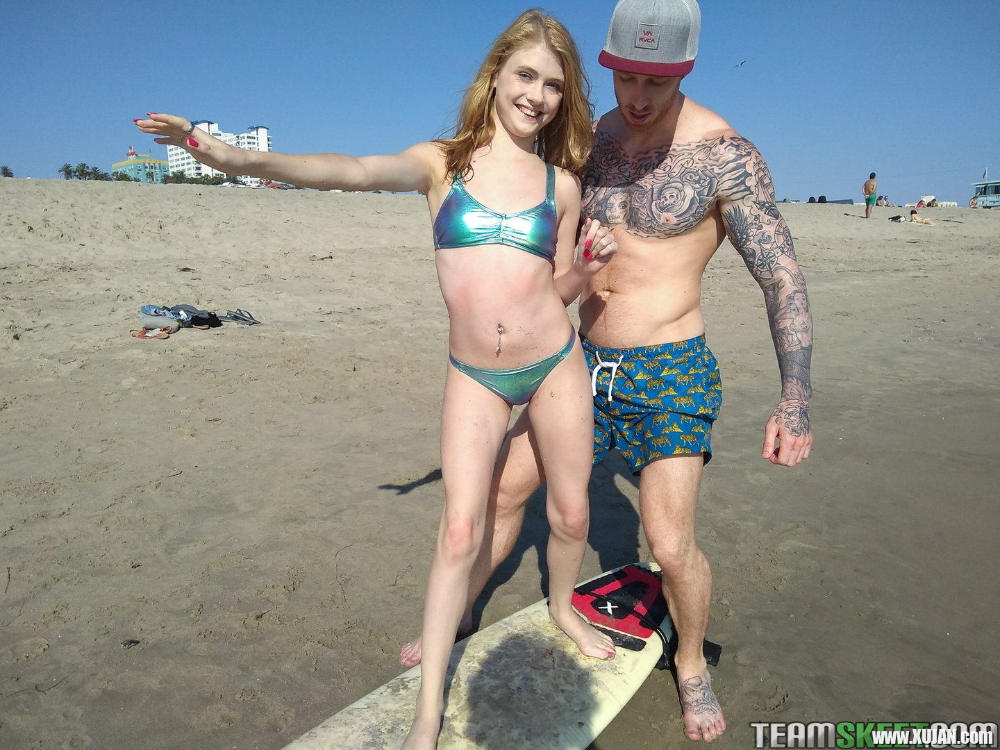 Lusty Chick Hannah Hays gets shaved Twat drilled - Photo #773747
