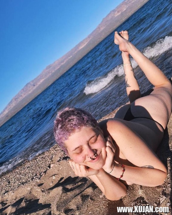 Suns Out Buns Out - Photo #774314