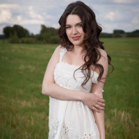 Babe Serena Wood takes everything off in a Field