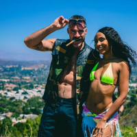 Ebony Olivia Jayy reveals her slim body outdoors