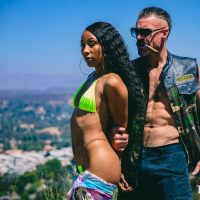 Ebony Olivia Jayy reveals her slim body outdoors