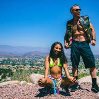 Ebony Olivia Jayy reveals her slim body outdoors