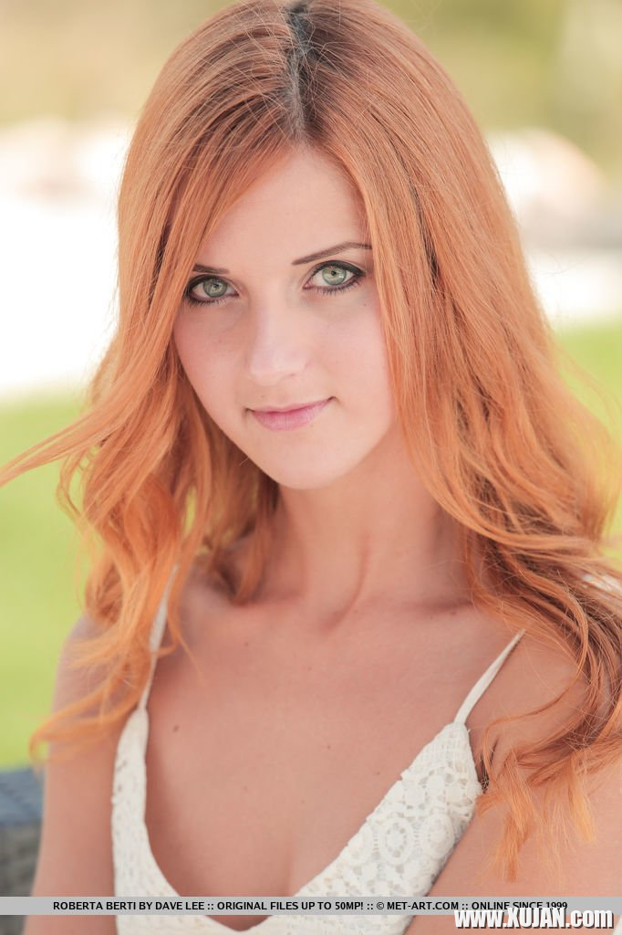 Erotic redhead Roberta Berti showing shaved Pussy - Photo #795272