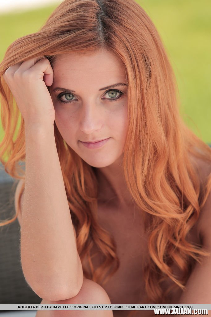 Erotic redhead Roberta Berti showing shaved Pussy - Photo #795284