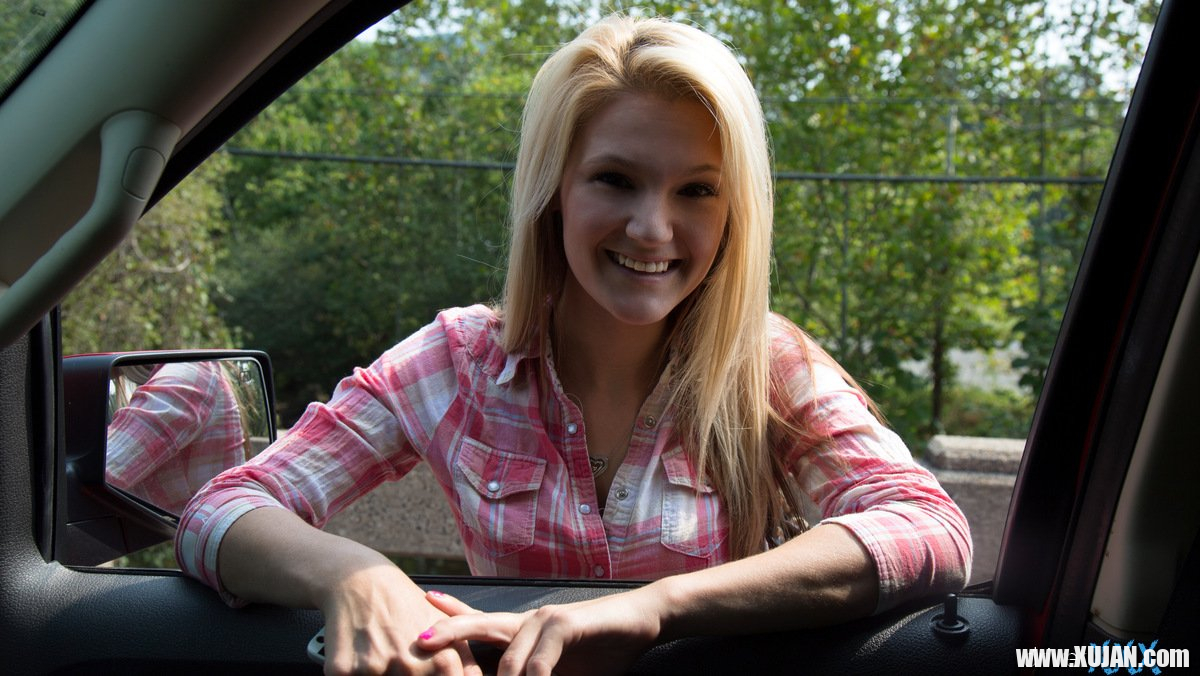 Hot Hitchhiker Hope Harper gets fucked in a Car - Photo #795859
