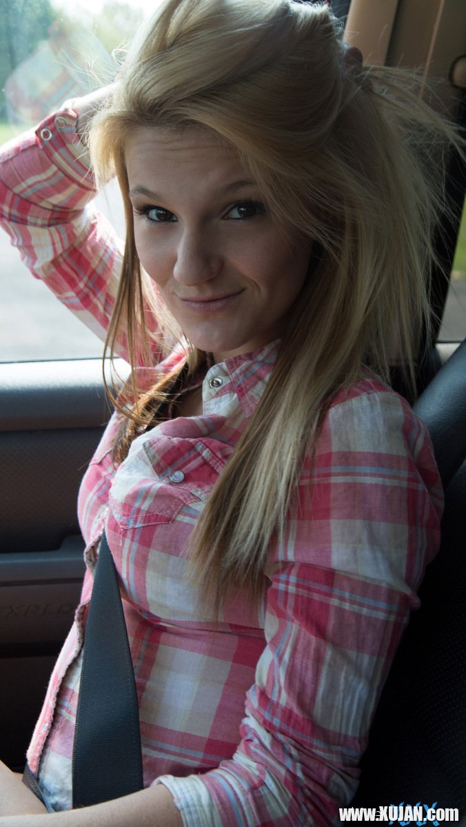 Hot Hitchhiker Hope Harper gets fucked in a Car - Photo #795861