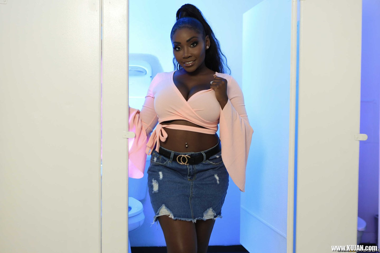 Black Beauty Osa Lovely fucking in the Restroom - Photo #799960