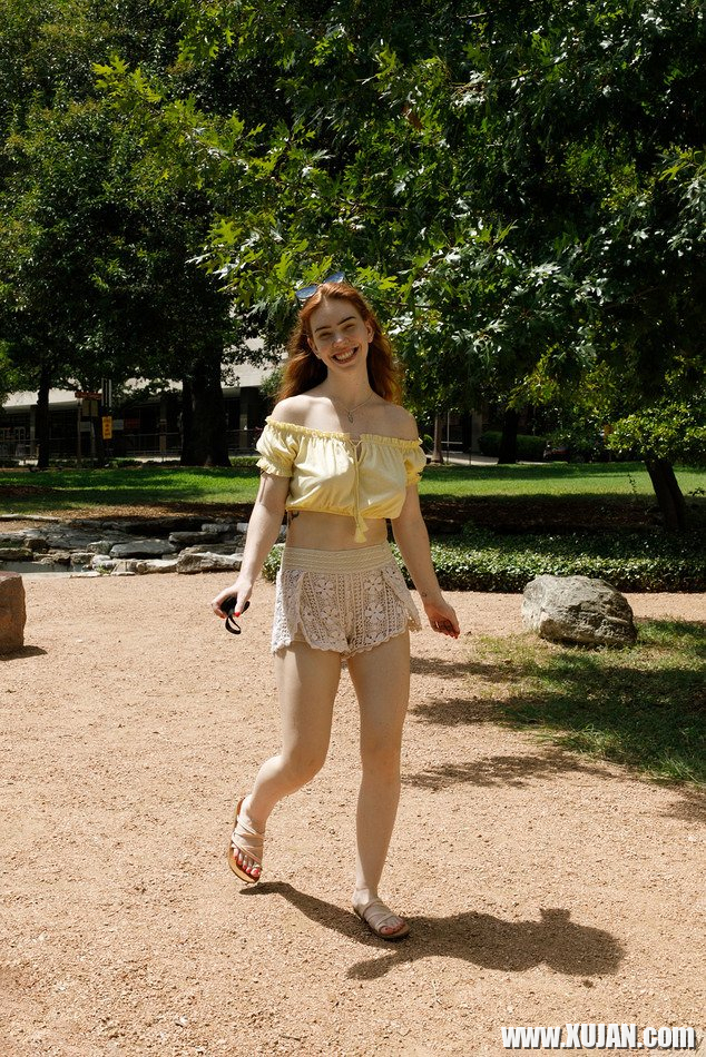 Ginger Nala Brooks exposes her boobs outdoors - Photo #800523