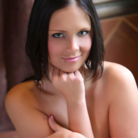 Bailey Knox soaks up her hot body in the bath and invites you to join her