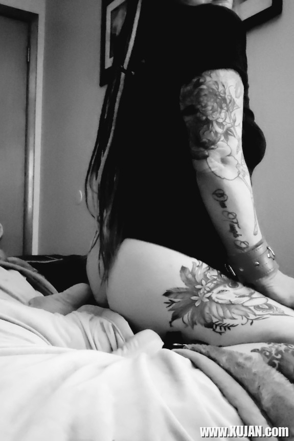 Tattooed Hippie Chick Ready For Playtime - Photo #803937