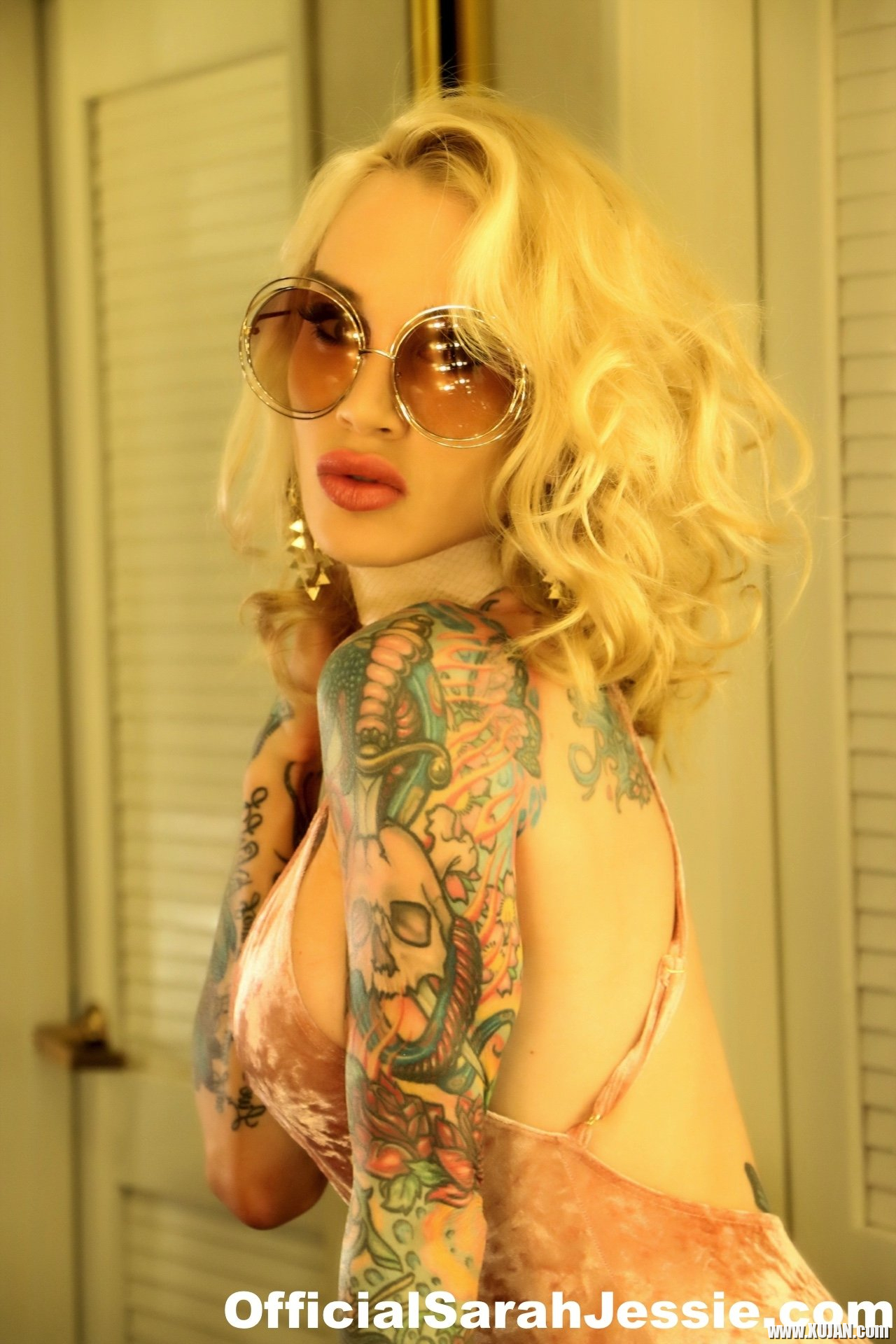 Hot Milf y pashtum e ir marminy hayelu mej aynuhetev verjanum e - Photo #811823