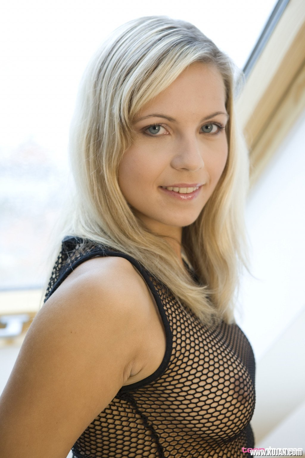 Seductive young cutie Jenni Gregg enjoys showing sexy figure on camera - Photo #812868
