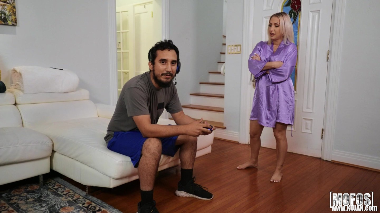 Lusty MILF Quinn Waters fucks her sons buddy - Photo #815113