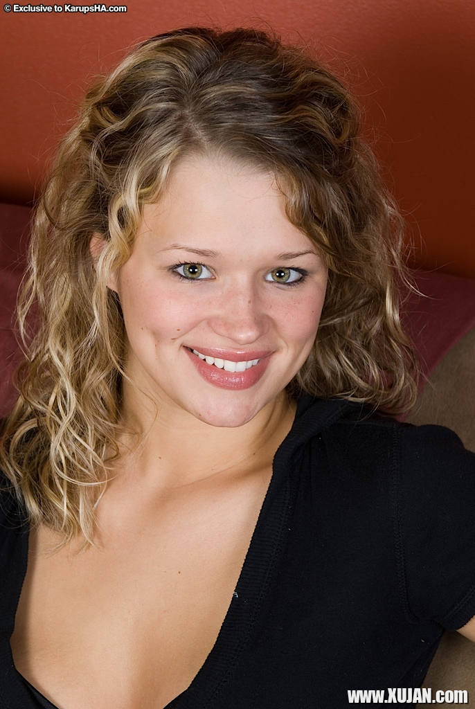 Blonde cutie Heather Starlet making nude modelling debut on casting couch - Photo #818170