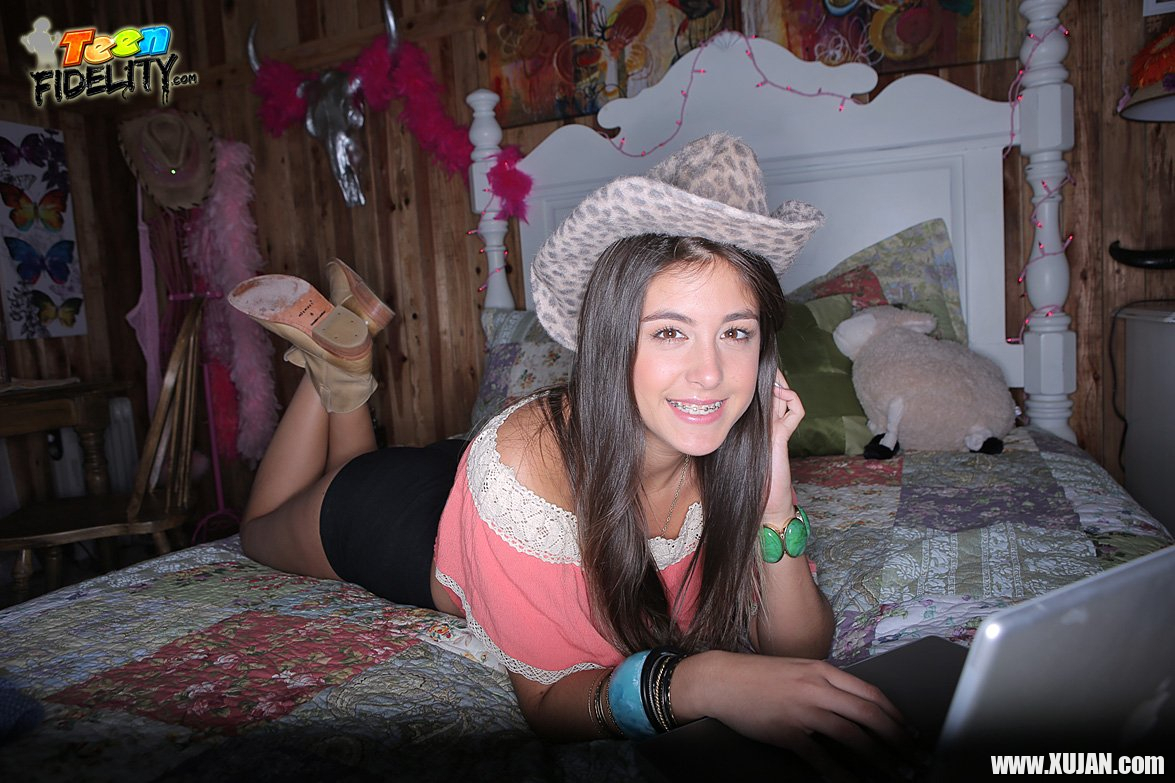 Teen Babe Natalie Monroe gets slammed by a big Dick - Photo #820879