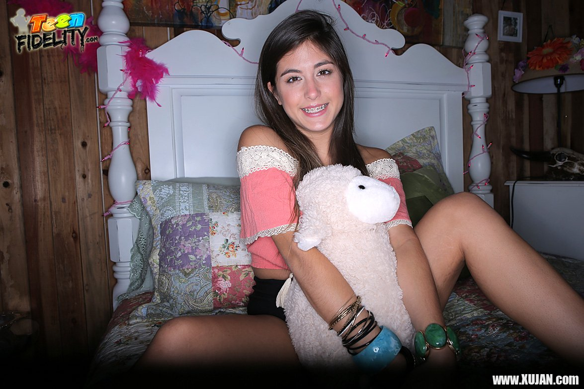 Teen Babe Natalie Monroe gets slammed by a big Dick - Photo #820881
