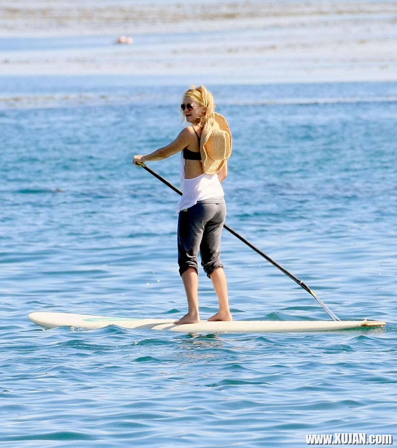 Kate Hudson nude tits and great bikini ass - Photo #824634