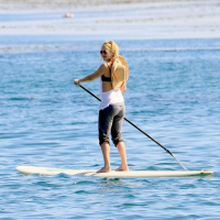 Kate Hudson nude tits and great bikini ass