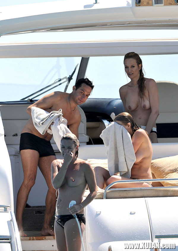 Kate Moss showing great topless on a boat - Photo #824671