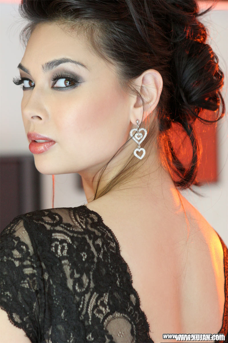 Hot Asian MILF in a laced lingerie Tera Patrick teases with her tits - Photo #829728
