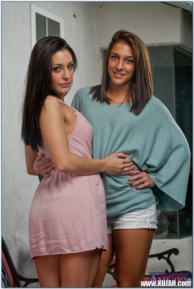 Pretty babes Gracie Glam Mischa Brooks make some lesbian action - Photo #839038