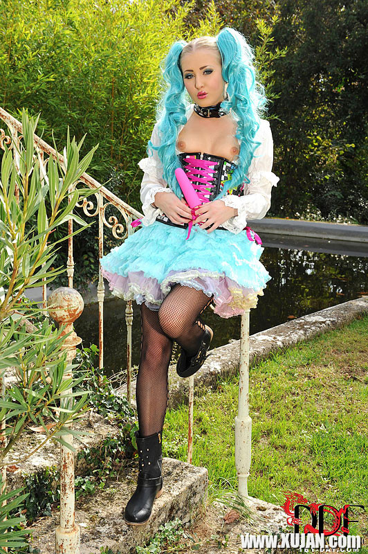 Cayla Lyons cosplay stockings babe vibrates pussy - Photo #843314
