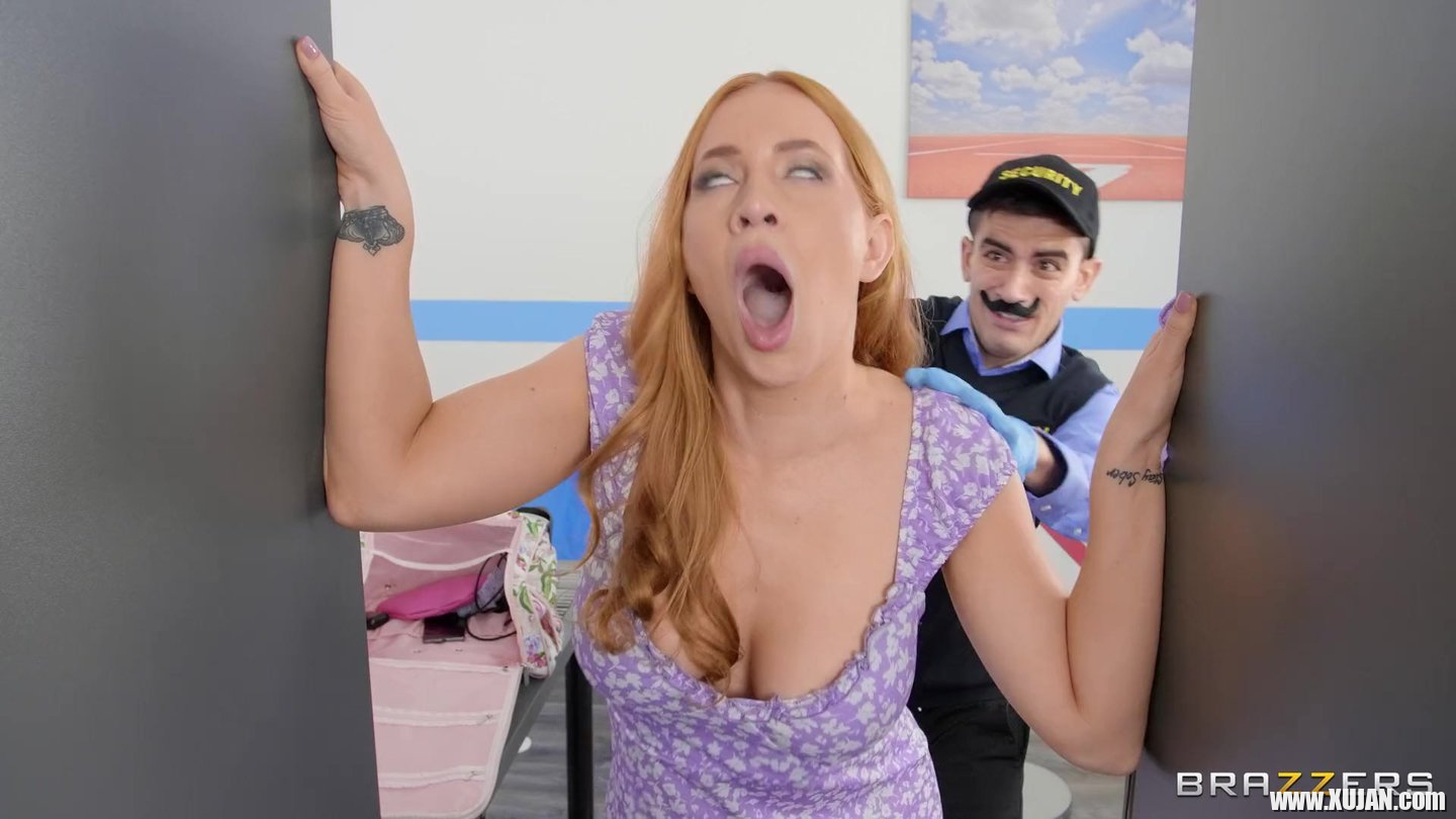 Lusty redhead Kiara Lord gets her pussy exposed at the customs - Photo #852322