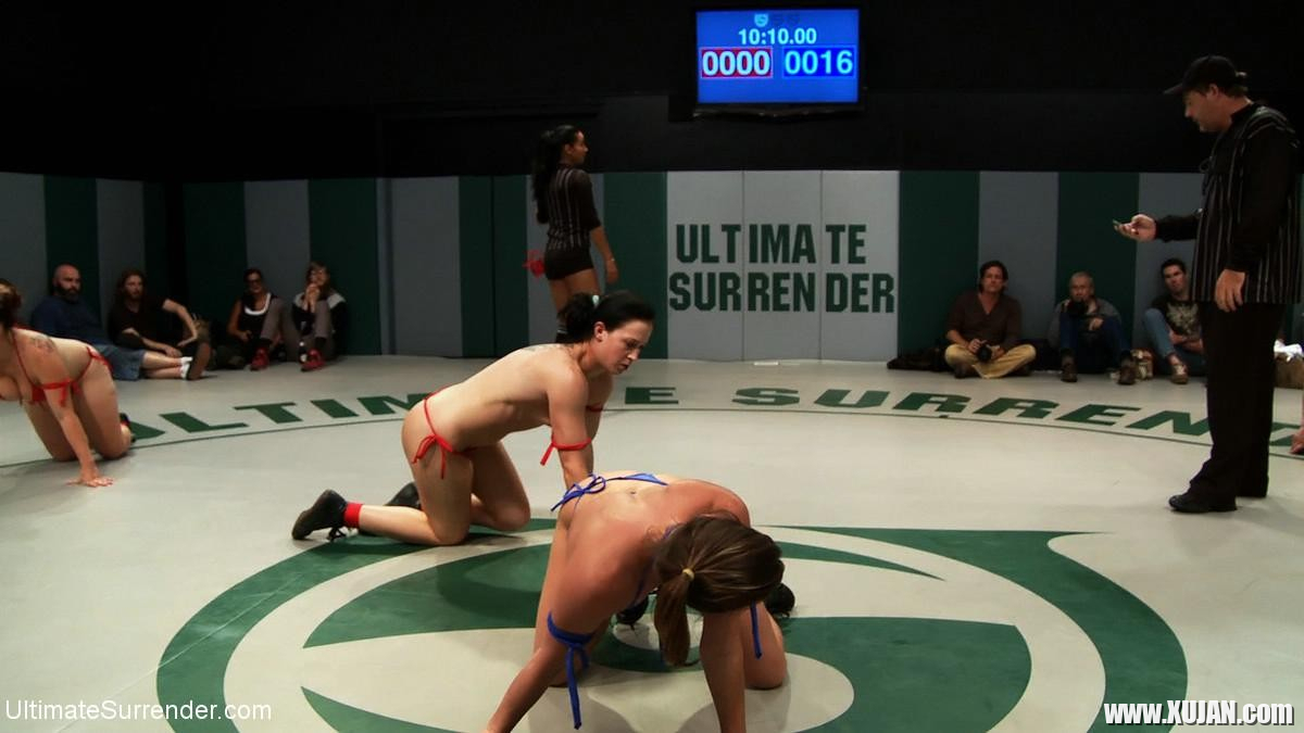 Group of lesbian girls in nonscripted lesbian wrestling fight - Photo #853141