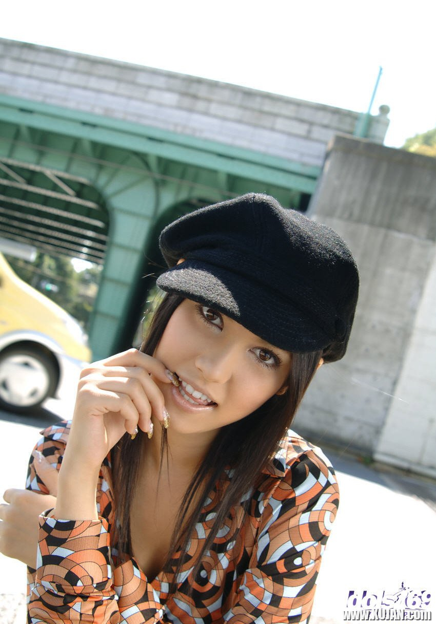 Horny asian Maria Ozawa strips and reveals beautiful nude body at home - Photo #854340