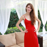 Petite Willow Hayes flaunts her succulent trimmed twat