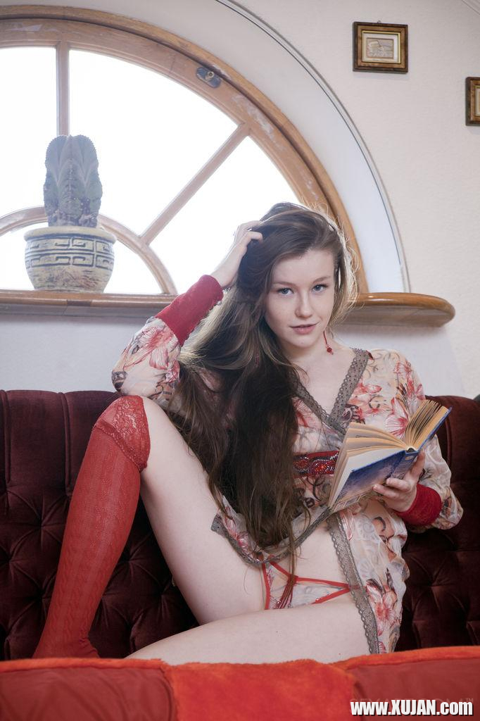 Brunette teen Emily Bloom spreads her legs in her socks in Veux - Photo #860350