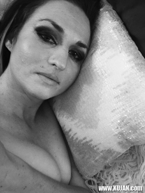 B W BedroomSelfie Zhamants - Photo #871941