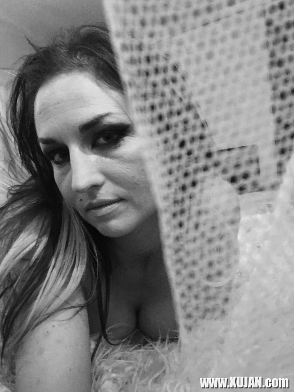 B W BedroomSelfie Zhamants - Photo #871944