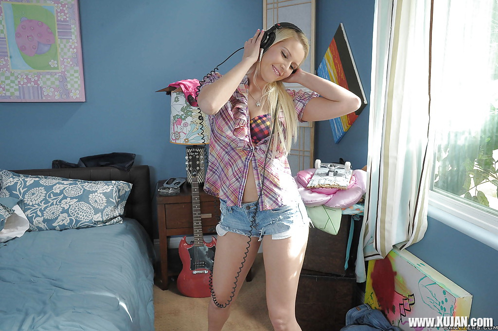 Horny babe Vanessa Cage stripping and teasing her cunt under her shorts - Photo #882944