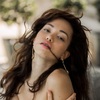 Kit Rysha seductively reveals beautiful nude Body