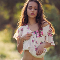 Kit Rysha sits in a Field with her tiny Boobs out