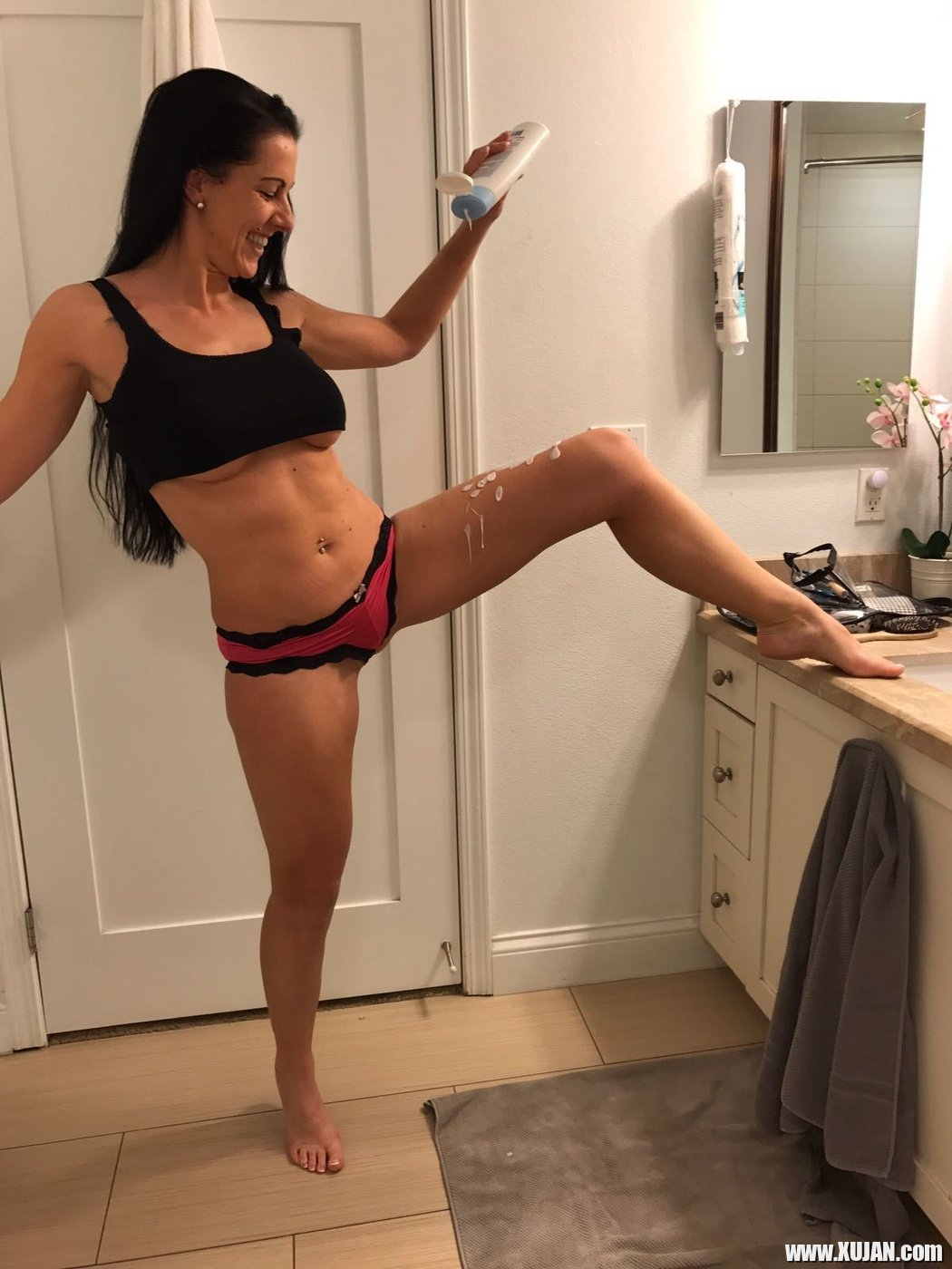 What goes on Tour with Texas Pattigets photographed for her fans - Photo #889986