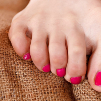 Beautifully clothed babe Lola Taylor rubs her heel at her pink snatch