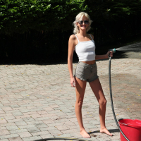 Sexy babe Tallie Lorain washes car and enjoys hot wet pussy spreading